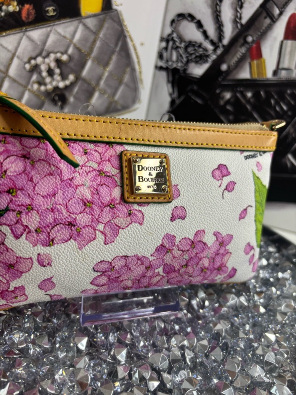 Dooney & Bourke Hydrangea Monogram Medium Wristlet EUC - Picture 4 of 15